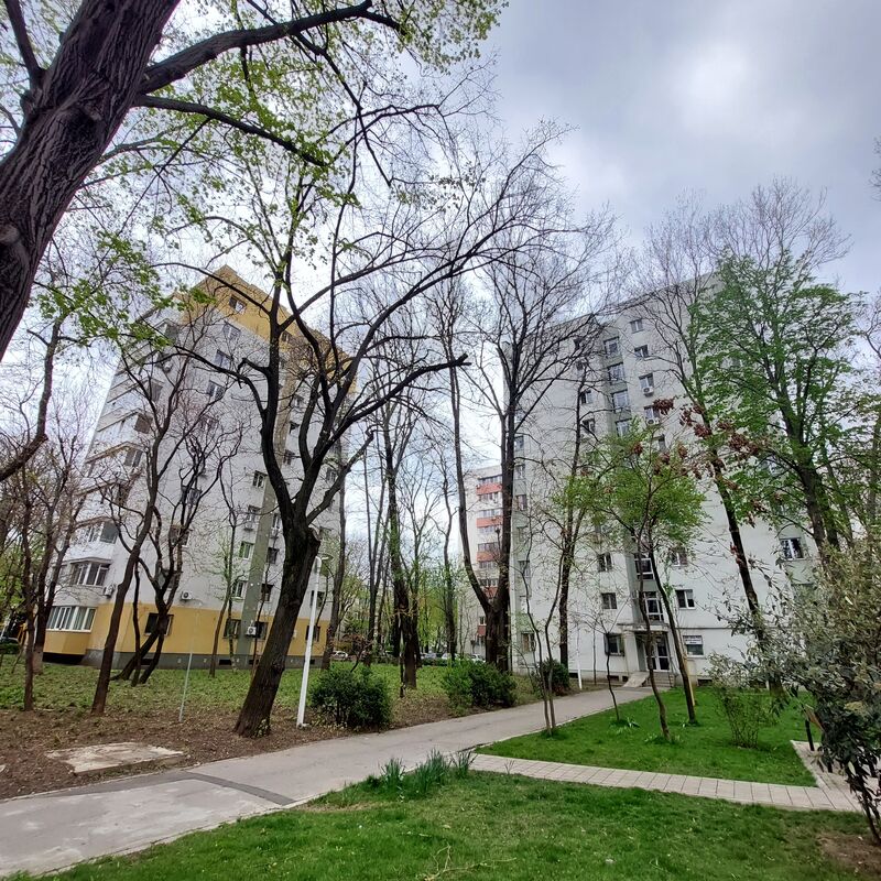 Basarabia, bloc reabilitat, et. 5, decomandat